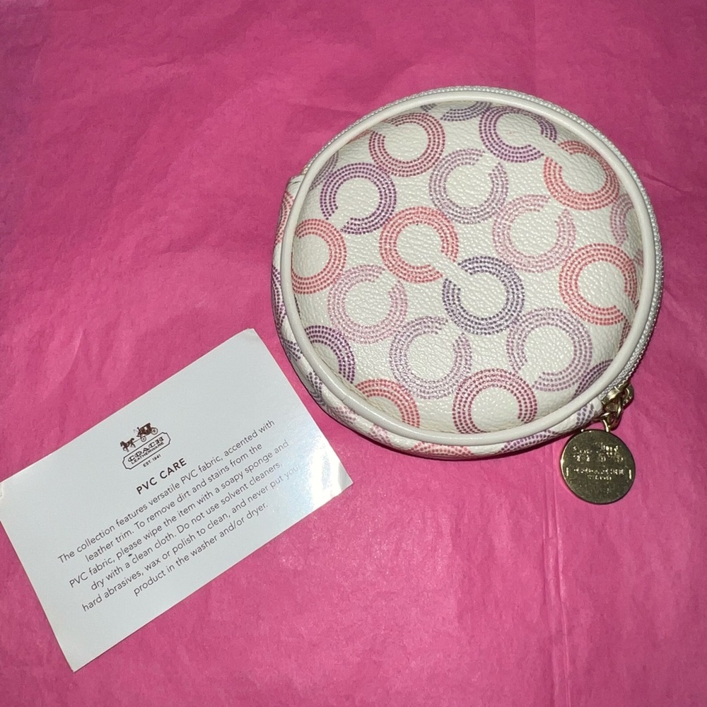 Coach Waverly Optic Round Coin Purse zip around like new